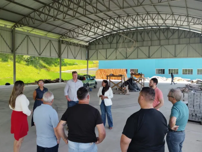 Secretários municipais vistoriam obras em escolas de Blumenau