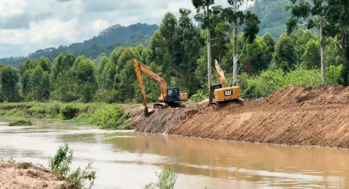 Rio dos Cedros assina contrato e recebe investimento estadual para obras de prevenção a enchentes