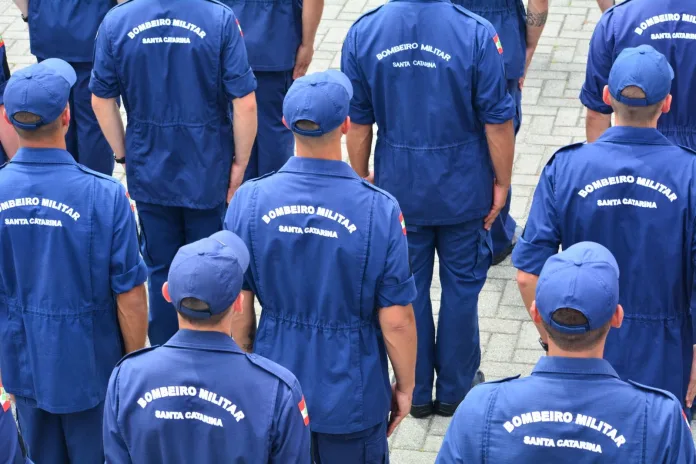 Corpo de Bombeiros Militar de SC abre 630 vagas em processo seletivo com salários acima de R$ 8 mil