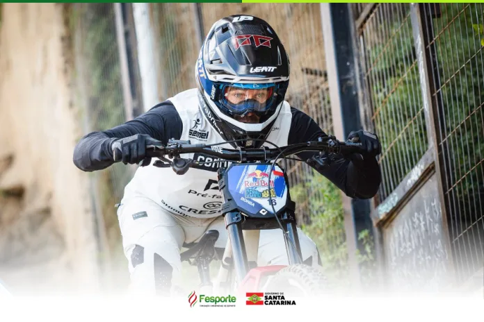 Ciclista catarinense Lucas Borba representou o Brasil em prova de downhill urbano no Chile