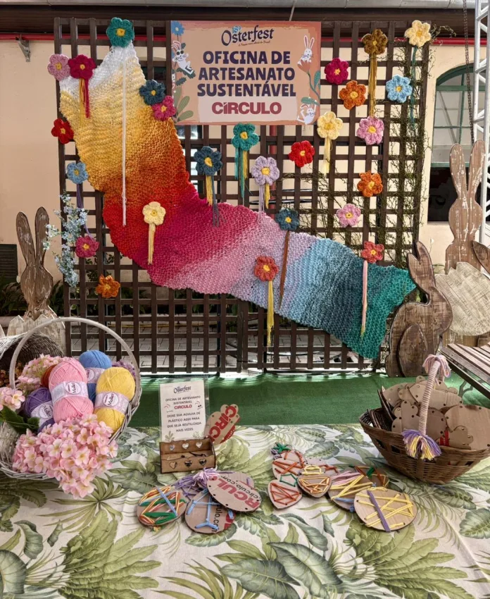 Oficina de Artesanato Sustentável Círculo permite que público crie lembranças na Osterfest