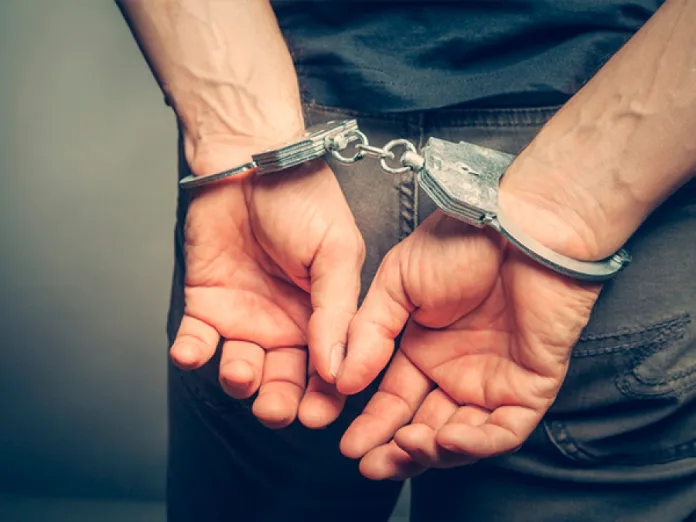 Homem com mandado por homicídio é preso em Timbó