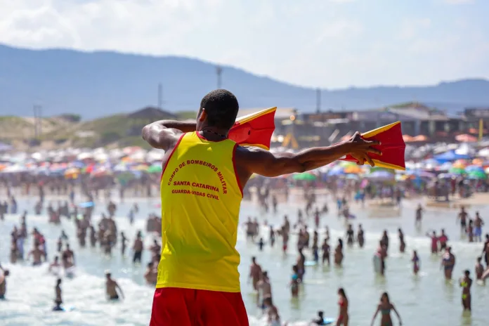 Reforço em ações de prevenção garante semana sem mortes por afogamento nas praias de Santa Catarina
