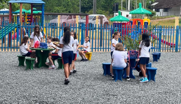 Rede municipal de Timbó recebe quase cinco mil estudantes e renova sonhos em 2026