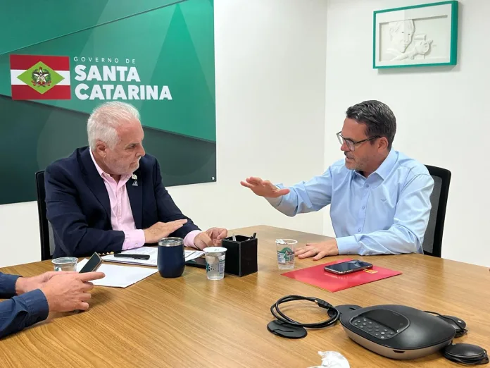 Prefeito Silvio César cobra soluções da Casan após faltas de água em Indaial