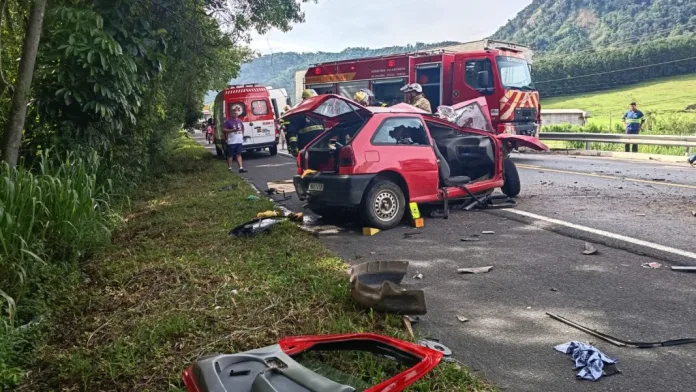 Homem morre em acidente com caminhão na BR-470, em Rodeio