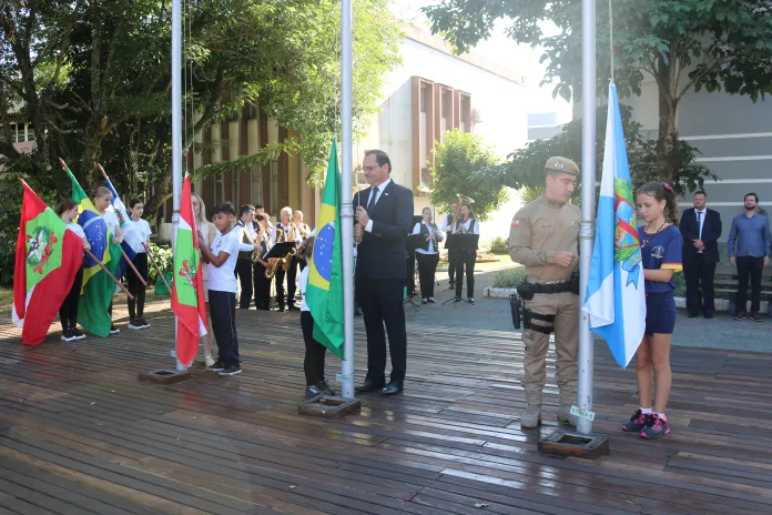 Timbó celebra 92 anos de emancipação com solenidade e homenagens à cidade