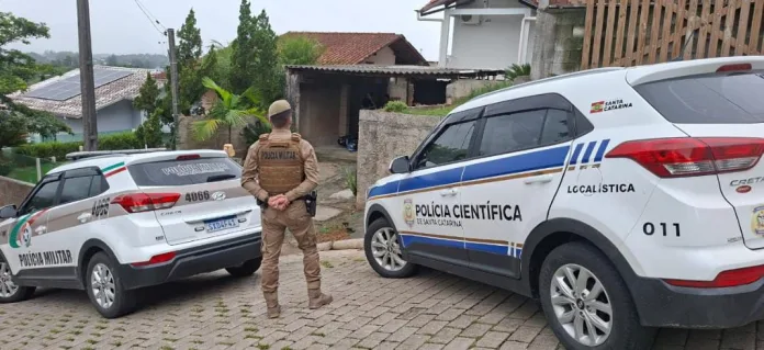 Homem é preso após invadir casa da ex-companheira, descumprir medida protetiva e esfaquear pastor