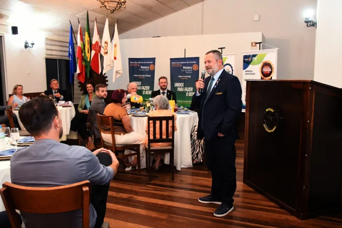 Governador do Distrito 4652 realiza visita oficial à Família Rotária de Indaial