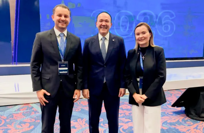 Júlia Zanatta participa de missão internacional e do CPAC