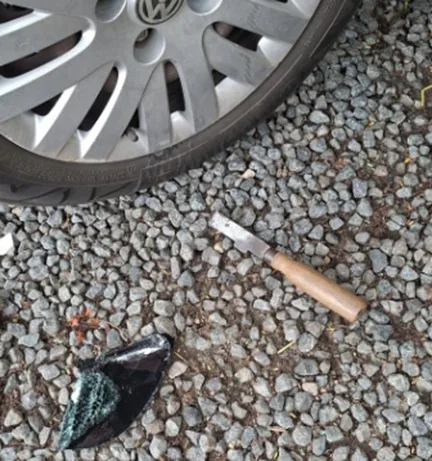 Veículo é arrombado durante culto religioso