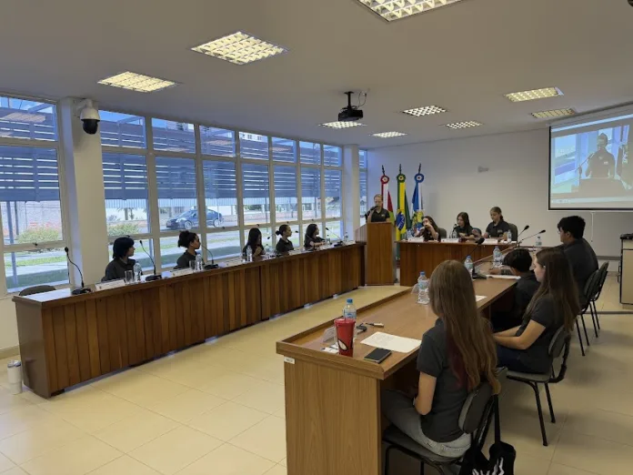 Parlamento Jovem de Timbó realiza sessão com foco em demandas da comunidade