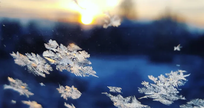 Frio avança em SC, derruba temperaturas e deixa mar agitado; veja a previsão até segunda-feira