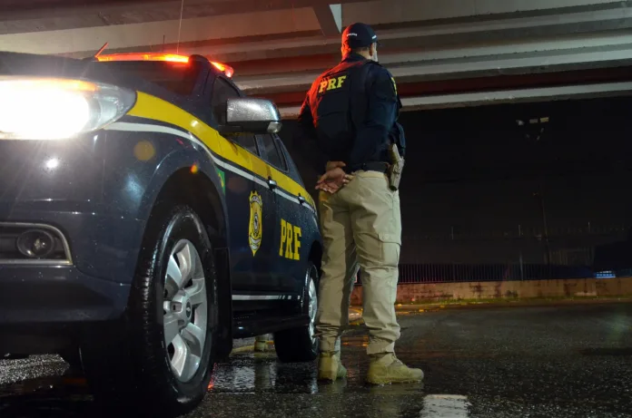 PRF reforça presença nas rodovias para feriado de Tiradentes 2026