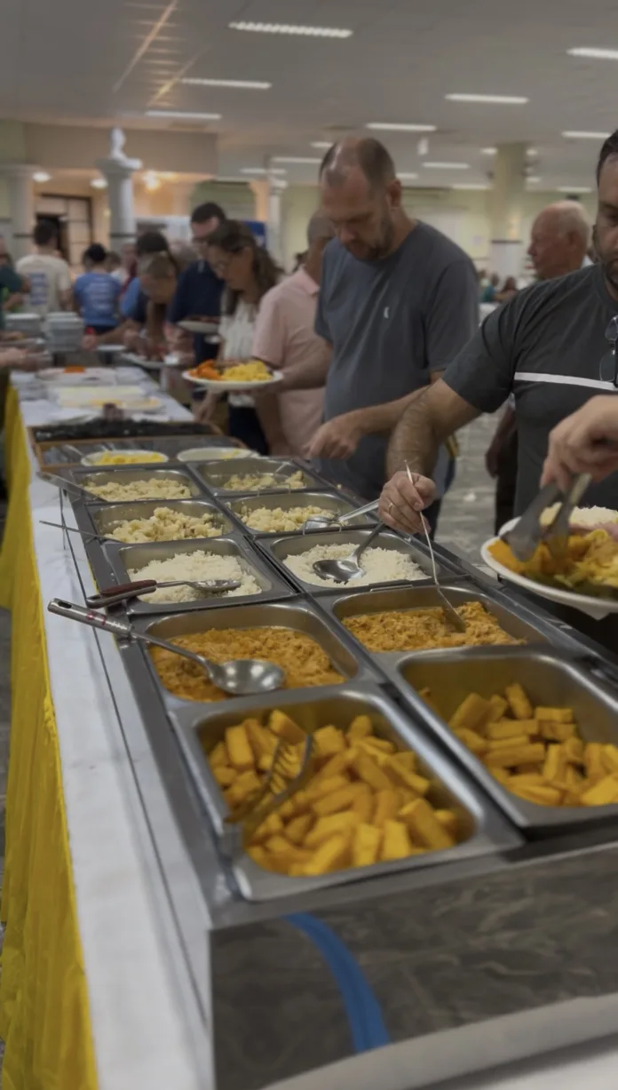 Jantar Polenta com Galinha reúne comunidade e fortalece laços em Timbó