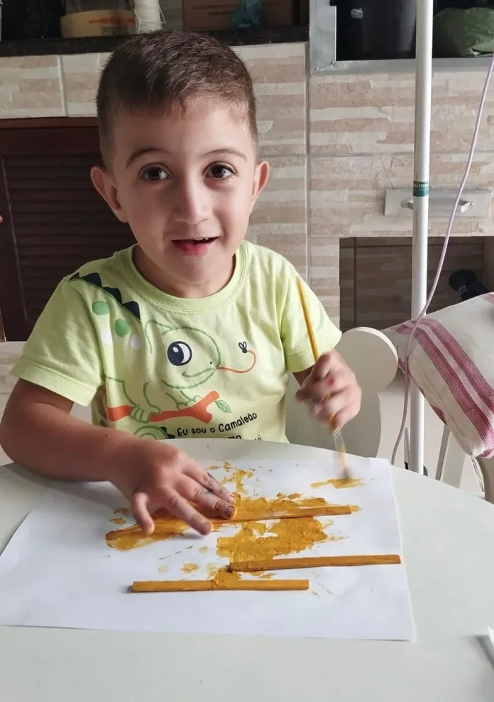 Família mobiliza Indaial por tratamento de menino com doenças raras