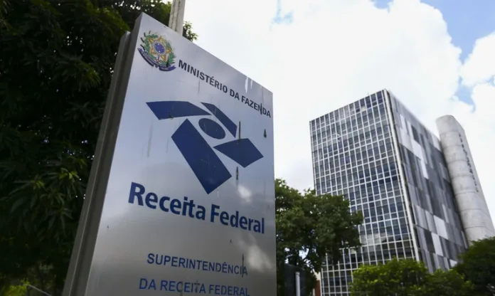 Receita Federal desmente fiscalização do Pix e alerta sobre fake news