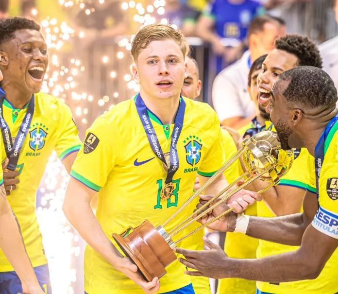 Talento revelado em Timbó brilha com a camisa da Seleção Brasileira