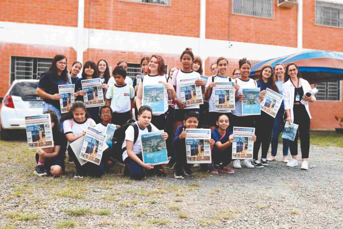 Visita aproxima estudantes do Colégio Zanella ao universo do jornalismo no JMV