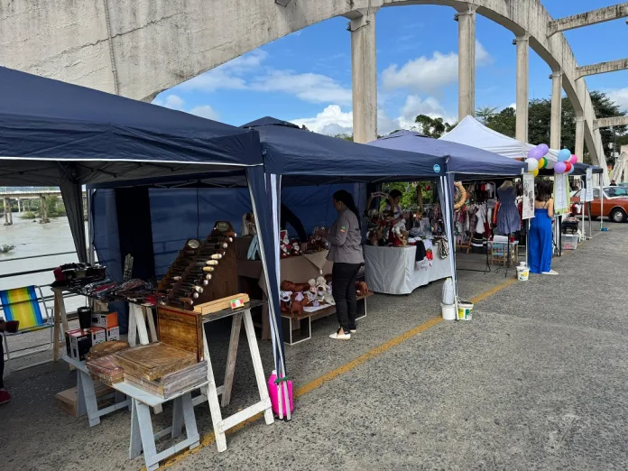Domingo na Ponte reúne feira, música e gastronomia em Indaial