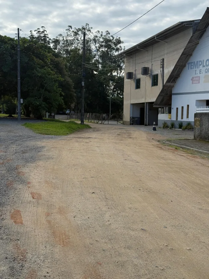 Rua Curitiba recebe pavimentação