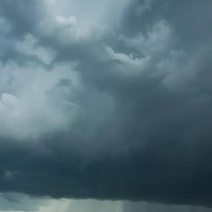 # Frente fria avança e SC terá temporais, chuva persistente e queda acentuada nas temperaturas até domingo