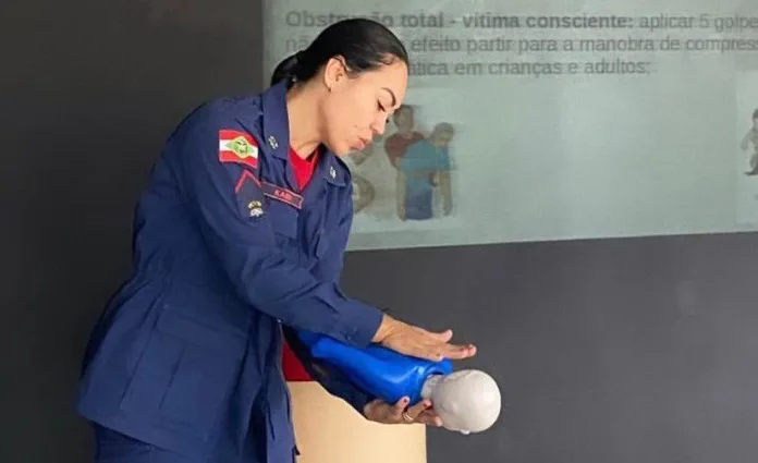 Na semana do Dia das Mães, Operação Maternar do Corpo de Bombeiros Militar de SC leva instrução de primeiros socorros a gestantes