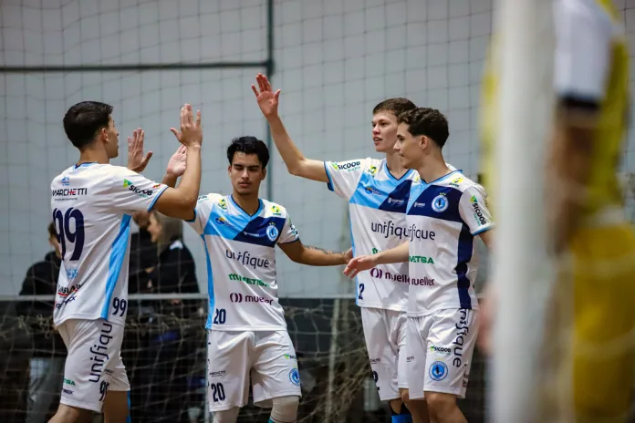 Timbó volta a sonhar alto no futsal adulto após 25 anos