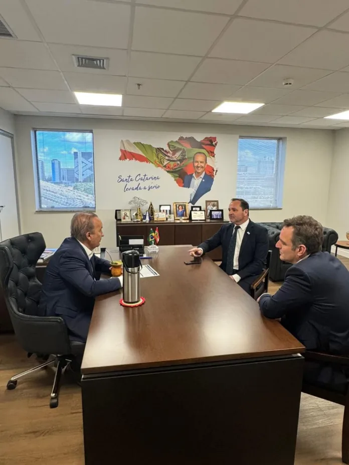 Prefeito Flávio Buzzi participa de agenda em Brasília com governador Jorginho Mello e deputado Ricardo Guidi