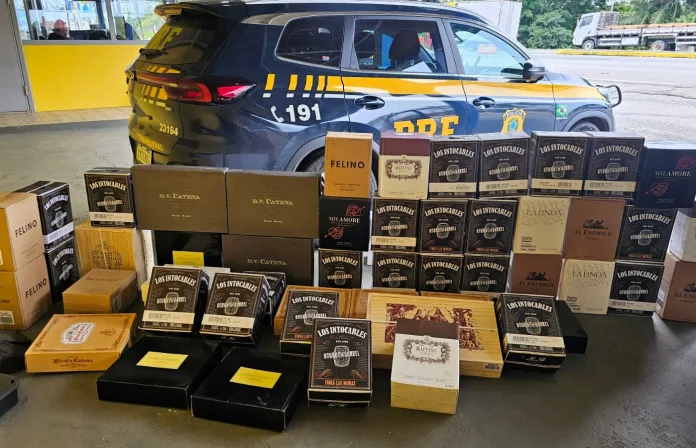 Fiscalização na BR-101 apreende quase 300 garrafas de vinho argentino importados irregularmente