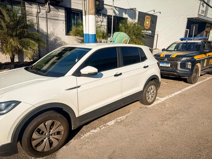 PRF recupera veículo roubado em São Paulo e prende motorista por clonagem na BR-101