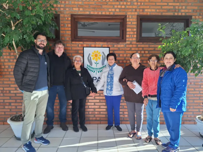 Rotary Club de Timbó entrega cadeiras de rodas à APAE por meio do programa Free Wheelchair Mission