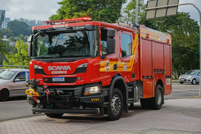 Caminhão de última geração reforça atendimento do CBMSC em Blumenau