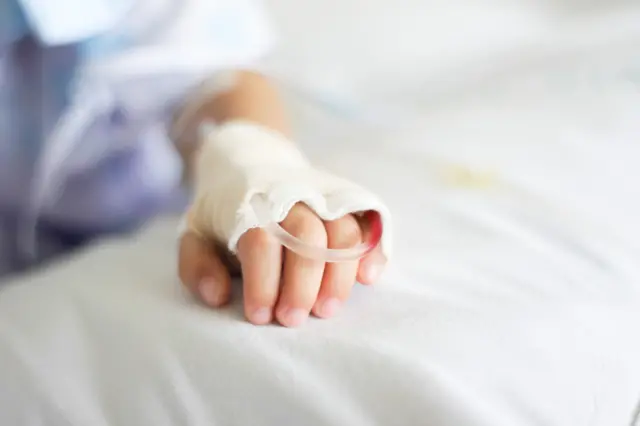 Criança de 2 anos é internada na UTI em estado gravíssimo e caso de suspeita de maus-tratos é investigado em Jaraguá do Sul