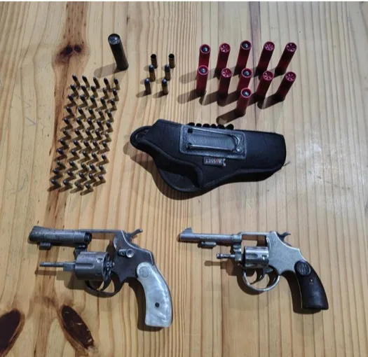 Homem é preso por porte ilegal de armas durante abordagem em Rio dos Cedros