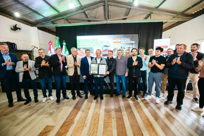 Doutor Pedrinho recebe ordem de serviço para nova pavimentação rural