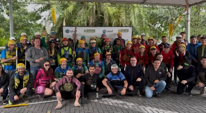 Indaial realiza 4º Campeonato de Rafting e Canoagem com mais de 75 atletas no Rio Itajaí-Açu