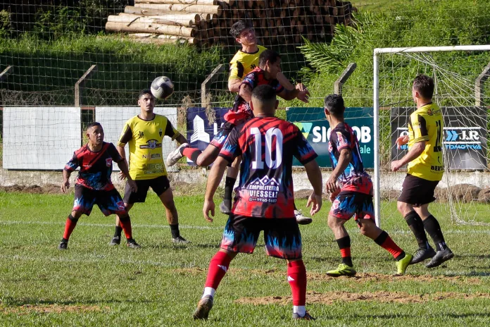Taça Alwin Schumann Veteranos tem rodada movimentada e muitos gols em Timbó