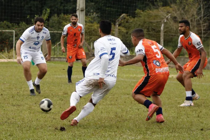 Taça Alwin Schumann define final entre Loes Lojão Astral e Casa Forte