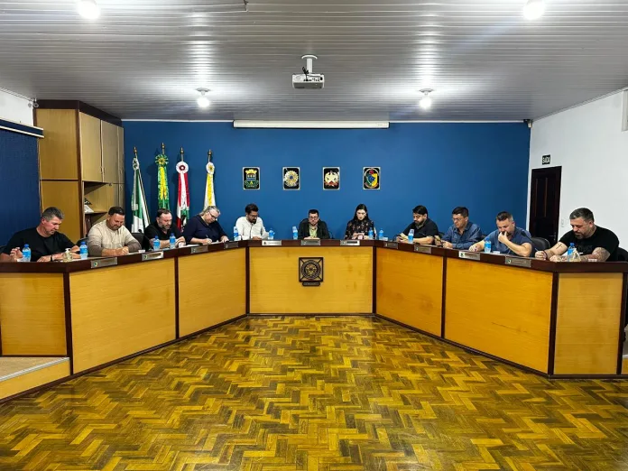 Câmara de Apiúna debate saúde, turismo e serviços de internet