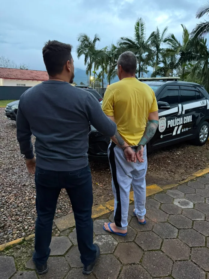 Polícia Civil cumpre mandado de prisão por estupro de vulnerável em Rodeio