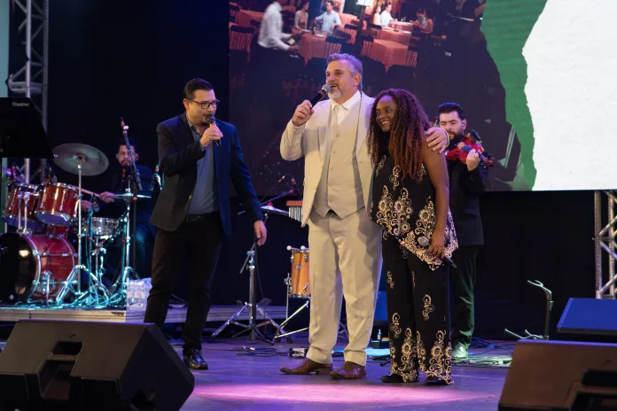 Tenor de Rio dos Cedros emociona público e encerra Festitália com concerto de música italiana