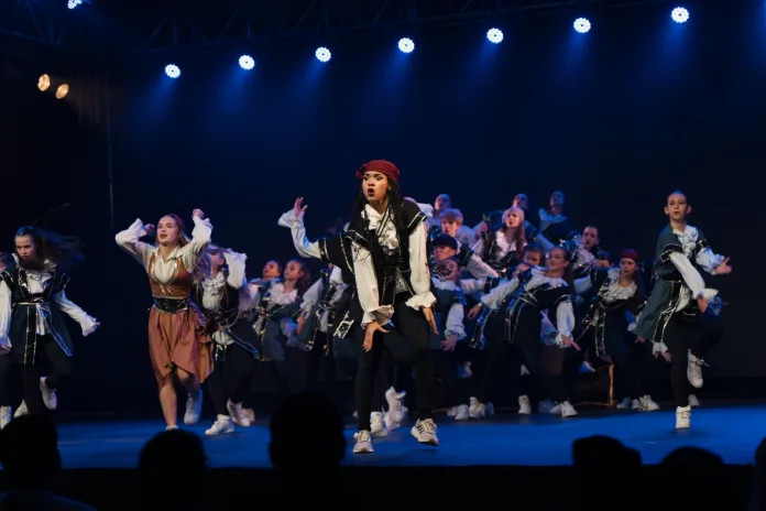 Festival de dança reúne quase mil participantes em Timbó