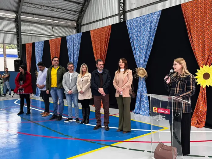 EBM Juvenal Carvalho celebra entrega de reforma e novos espaços