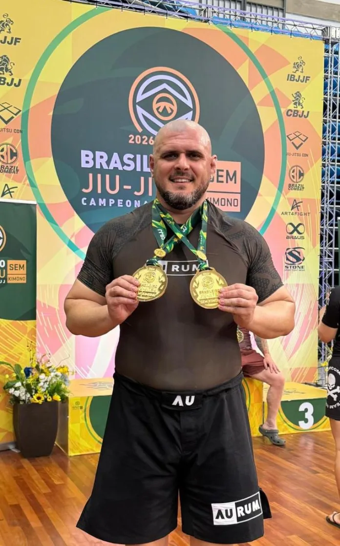 Blumenauense conquista dois títulos no Brasileiro de Jiu-Jitsu