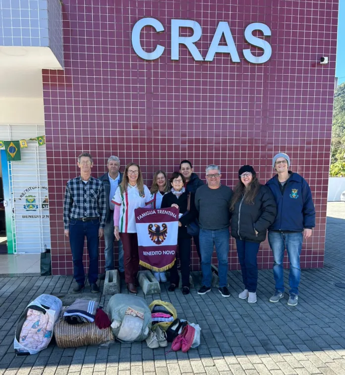 Associação entrega donativos da Campanha do Agasalho