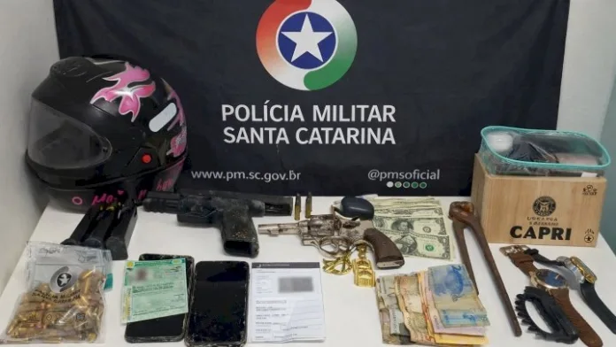 Tentativa de roubo a banco com família refém termina com oito presos no Alto Vale do Itajaí