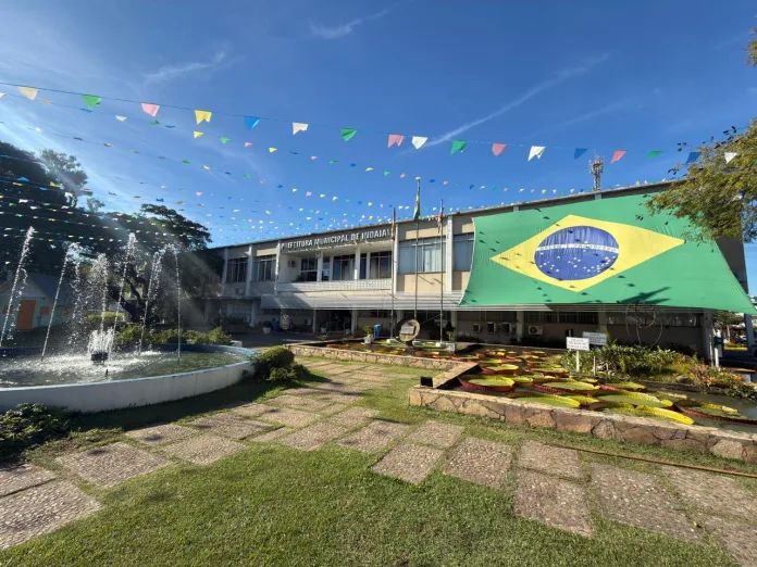 Praça da Prefeitura terá transmissão em telão do jogo do Brasil nesta sexta-feira (19)