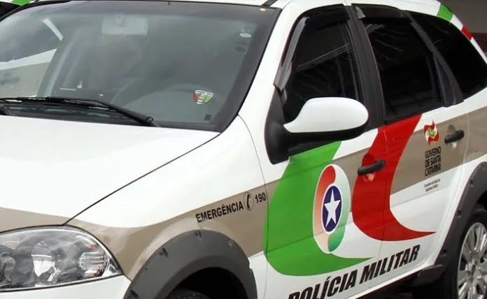 Polícia Militar prende dois homens e recupera veículo furtado de empresa