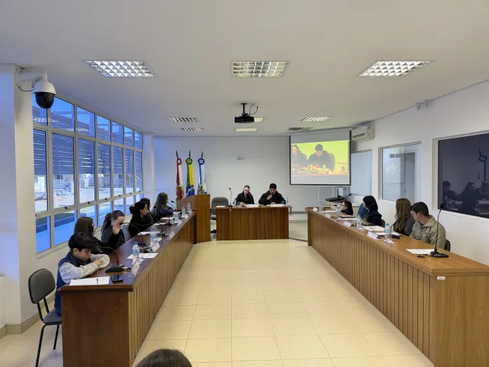 Parlamento Jovem de Timbó elege nova Mesa Diretora